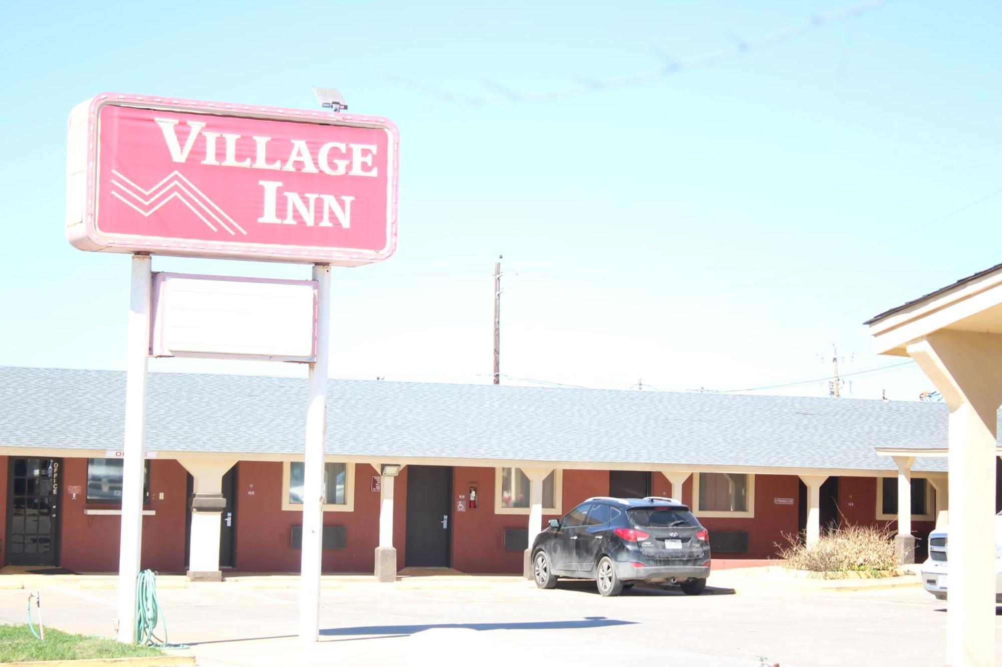 Village Inn Cotulla Exterior photo