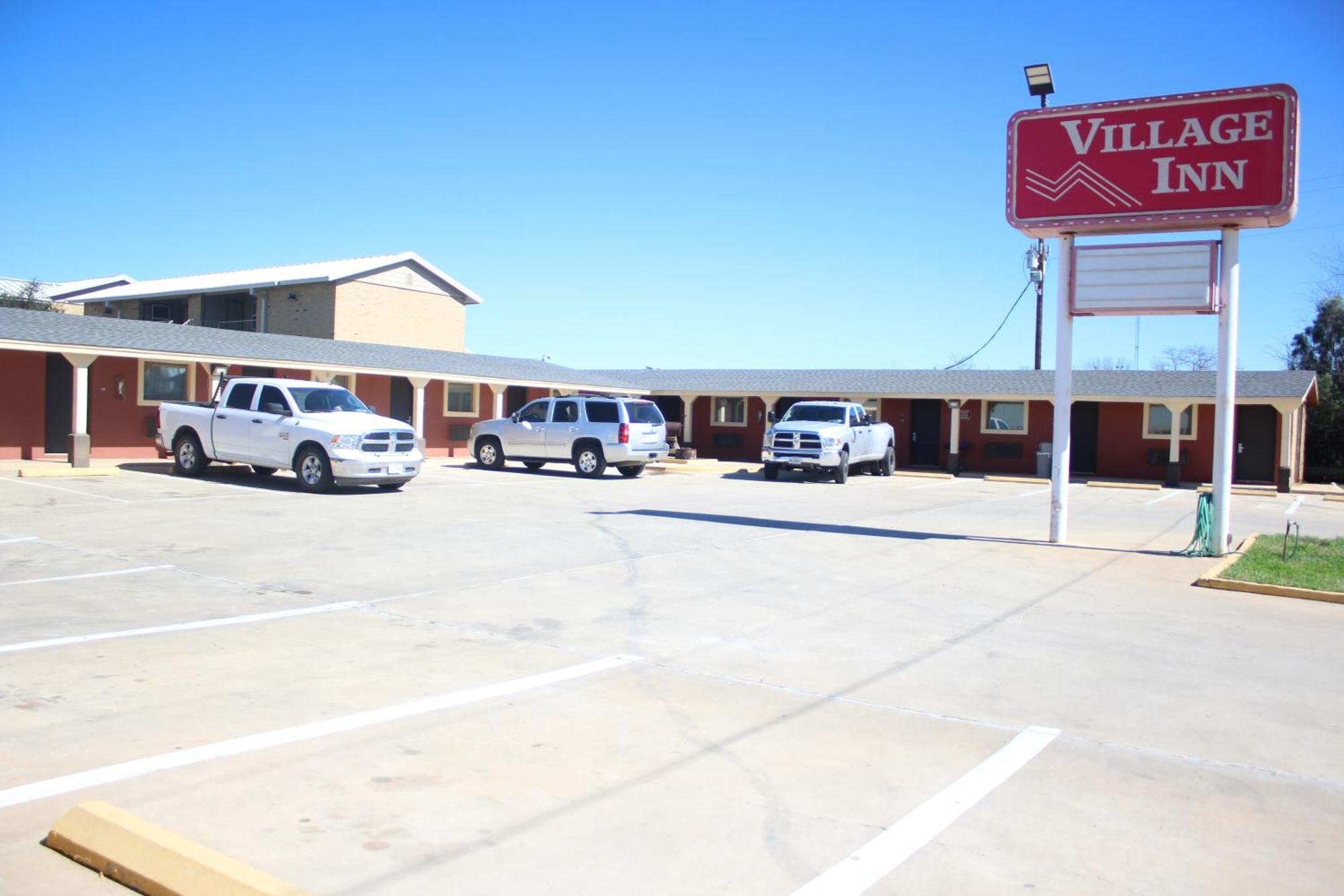 Village Inn Cotulla Exterior photo