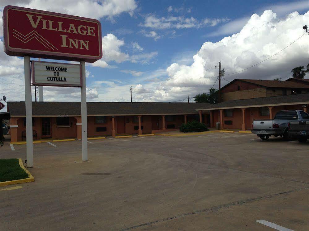 Village Inn Cotulla Exterior photo